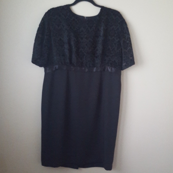 Mario Serrani Dresses & Skirts - Mario Serrani Black Short Sleeve Dress, Size 16